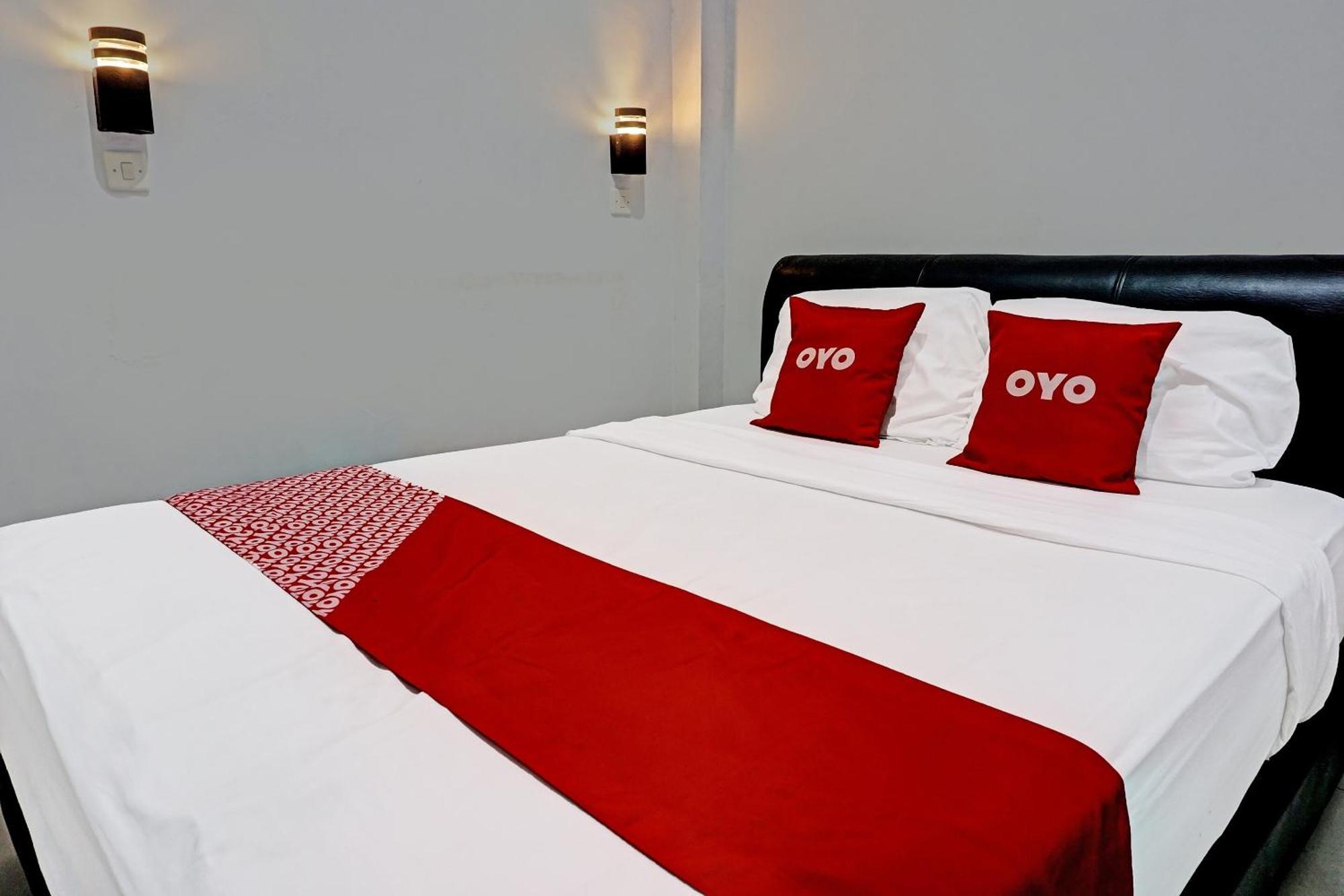 Oyo 91599 Penginapan Mutiara Madiun Exterior foto